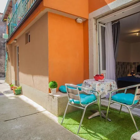 Apartman Lena *